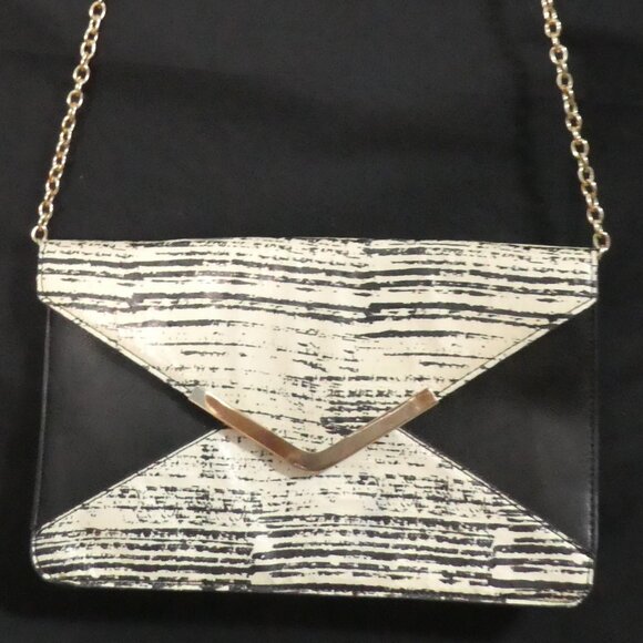 ALDO | 7 x 1.5 x 11 inches | Chain Handle Clutch Purse - Picture 1 of 12